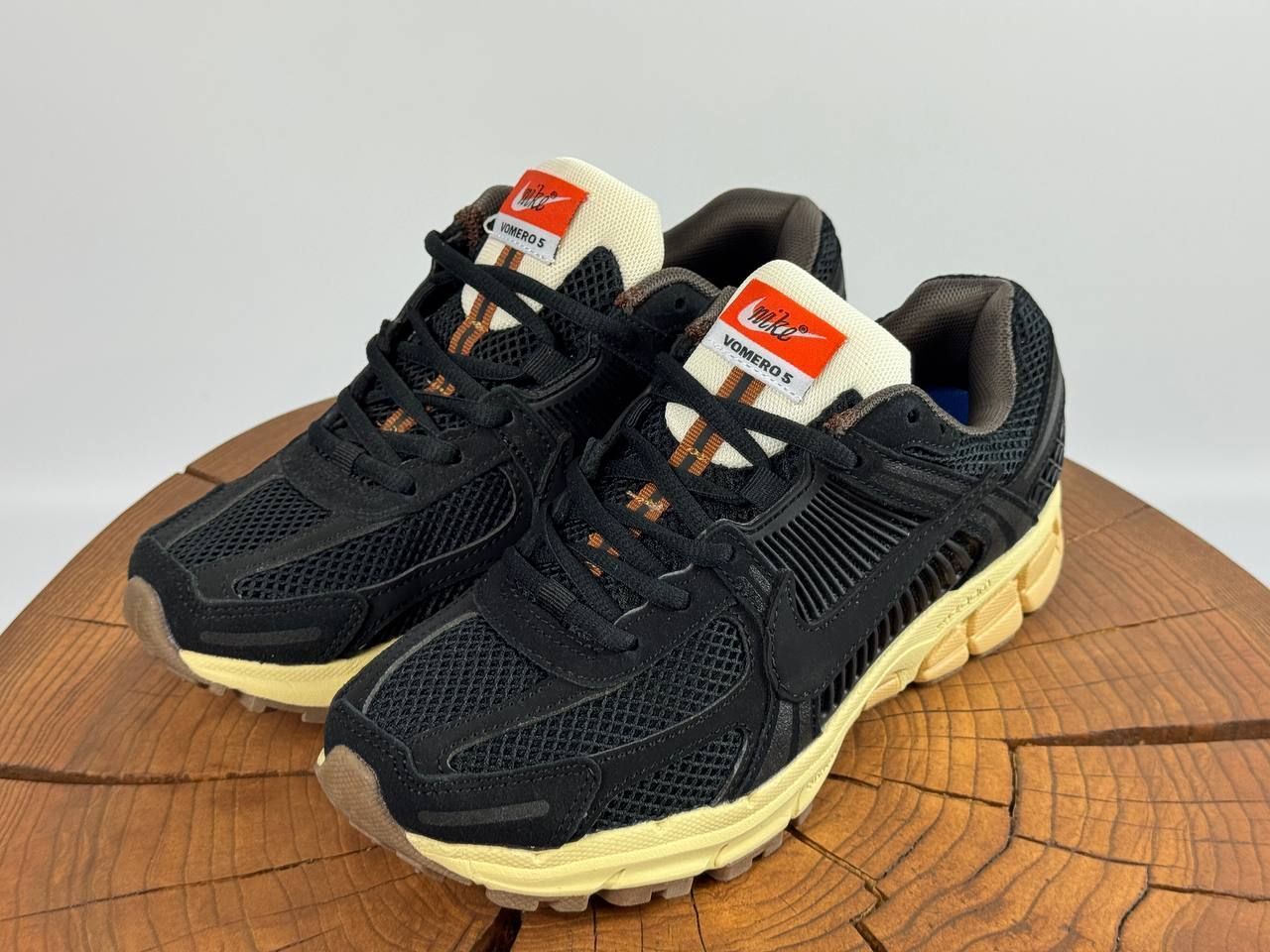 Купить Кросівки Nike ZOOM VOMERO 5 Black 0157