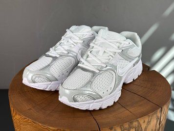 Кросівки Nike ZOOM VOMERO 5 White 1083 1083 фото