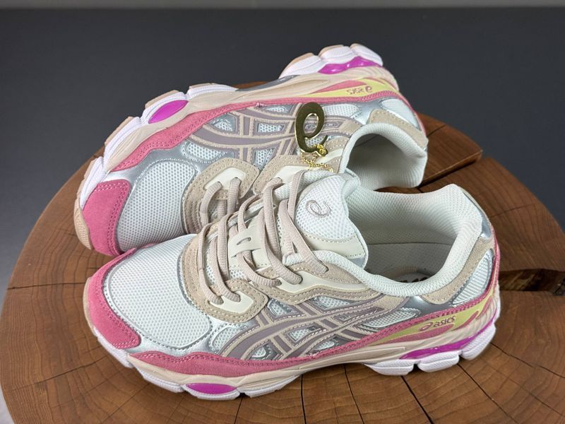 Кросівки Asics Gel Nyc Pink 1057 1057 фото