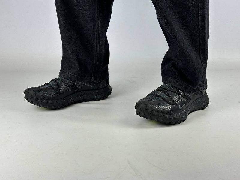 Кросівки Nike ACG mountain fly low Black 0075 0075 фото