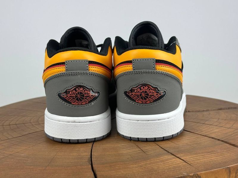 Кросівки Nike Air Jordan Black/Grey/Or 0981 0981 фото