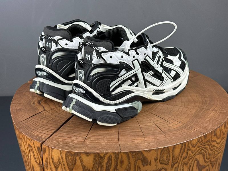 Кросівки Balenciaga Runner White Black 0976 0976 фото