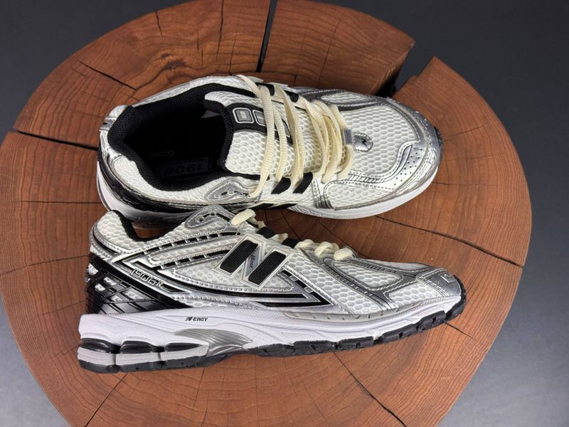 Кросівки New Balance 1906 R Silver Black 1434 1434 фото