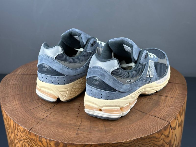 Кросівки New Balance 2002r Dark Grey 0111 0111 фото