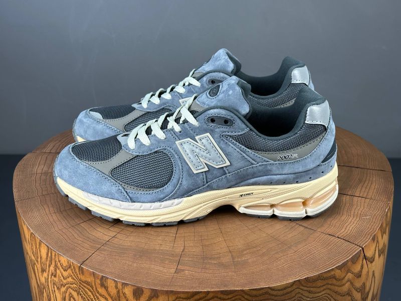 Кросівки New Balance 2002r Dark Grey 0111 0111 фото