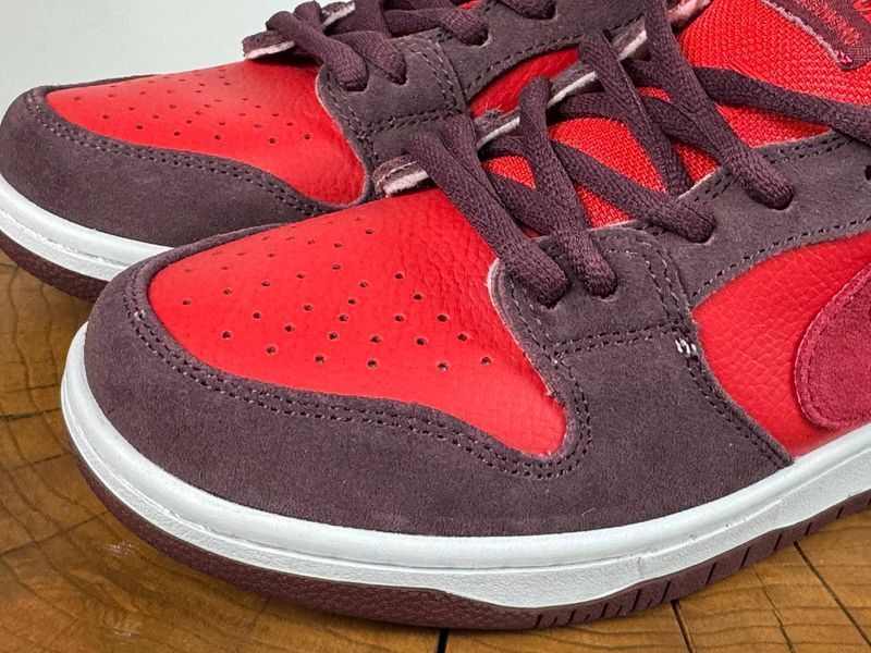 Кросівки Nike Sb Dunk Low Cherry 0223 0223 фото