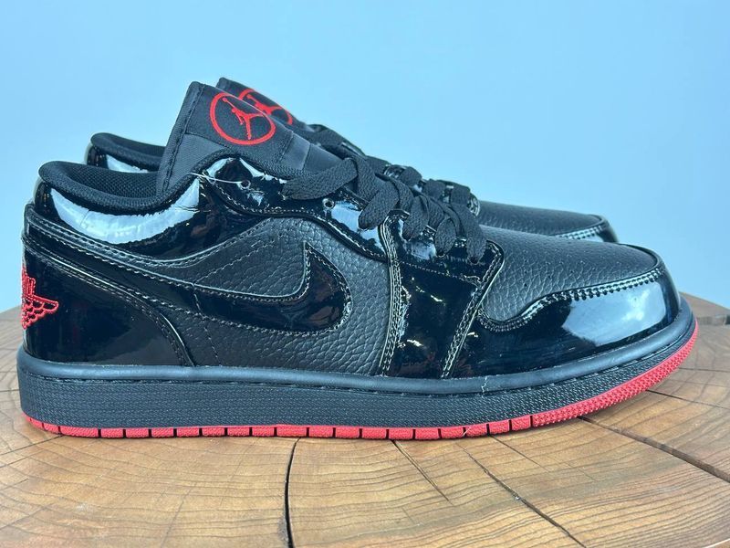 Кросівки Nike Air Jordan Black Red 0956 0956 фото