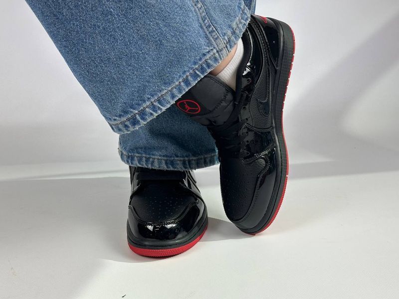 Кросівки Nike Air Jordan Black Red 0956 0956 фото