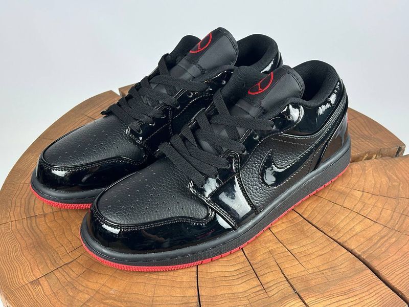 Кросівки Nike Air Jordan Black Red 0956 0956 фото
