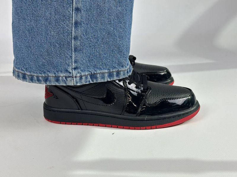 Кросівки Nike Air Jordan Black Red 0956 0956 фото