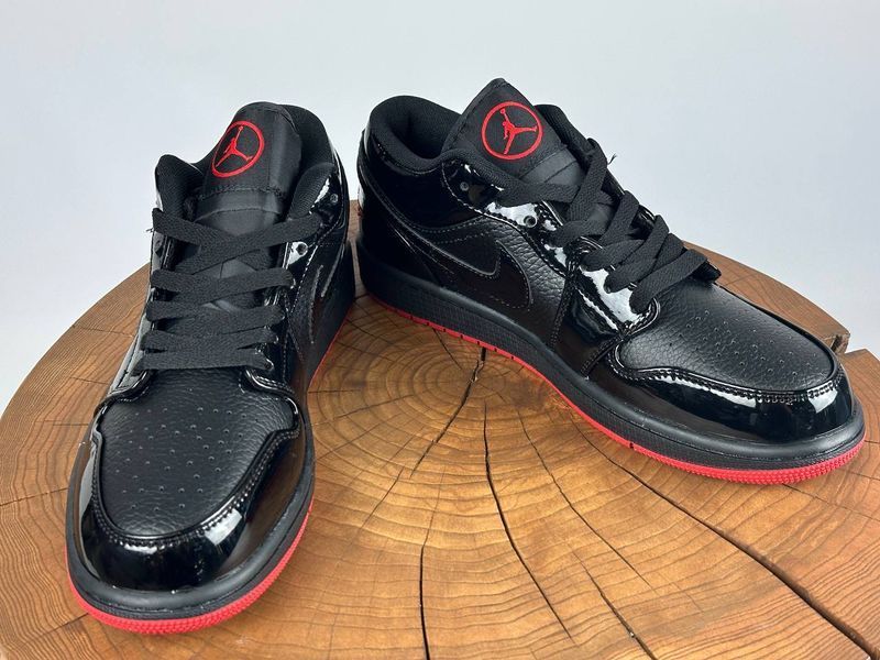 Кросівки Nike Air Jordan Black Red 0956 0956 фото