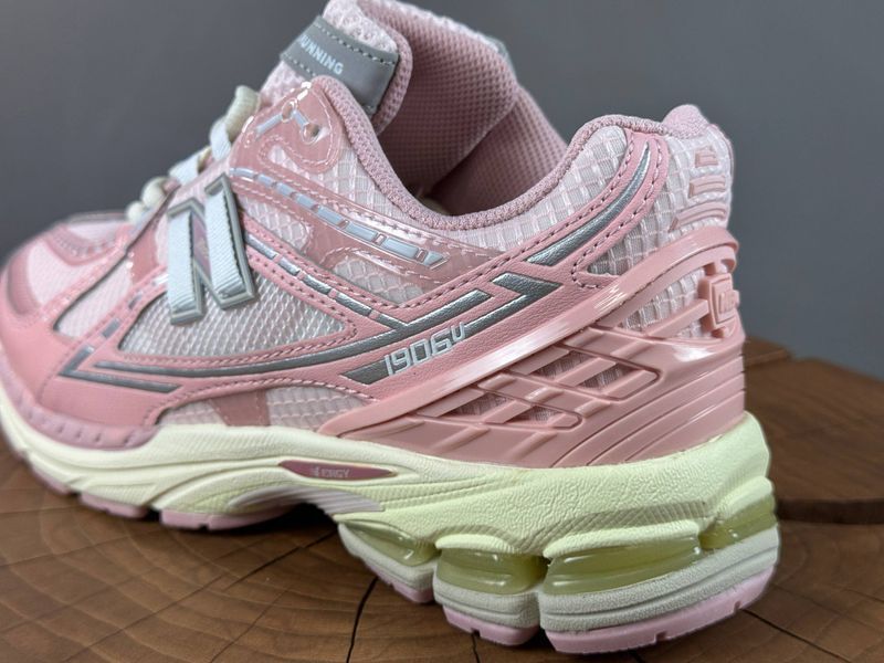 Кросівки New Balance 1906 U Pink 1476 1476 фото
