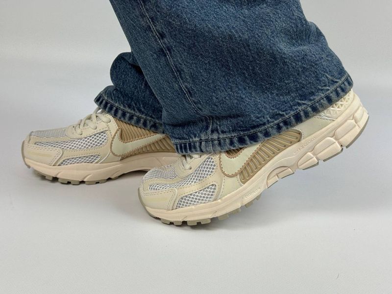 Кросівки Nike ZOOM VOMERO 5 Beige 0156 0156 фото