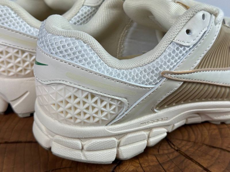 Кросівки Nike ZOOM VOMERO 5 Beige 0156 0156 фото
