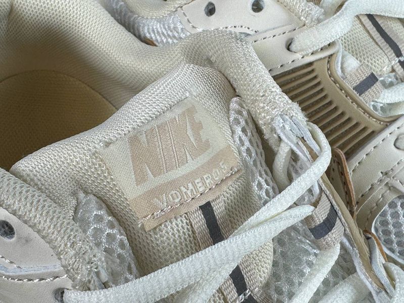 Кросівки Nike ZOOM VOMERO 5 Beige 0156 0156 фото