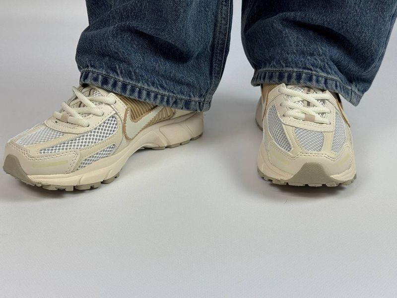 Кросівки Nike ZOOM VOMERO 5 Beige 0156 0156 фото